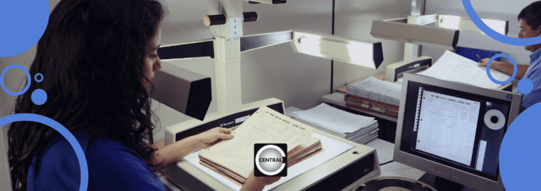 O que é microfilmagem de documentos? Entenda como funciona, seus benefícios, diferenças para a digitalização e quando utilizar.